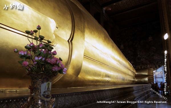 Wat Pho Bangkok Reclining Buddha2.jpg