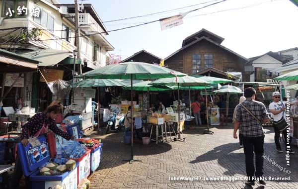 Wat Pho Bangkok pier market.jpg