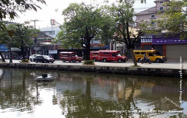 Yellow Songthaew Chiang Mai.jpg