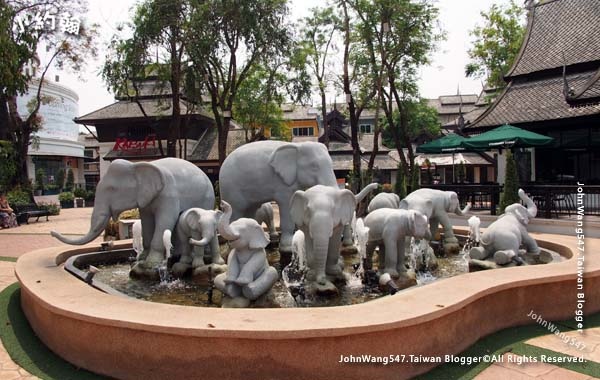 Kad Farang Village elephants.jpg