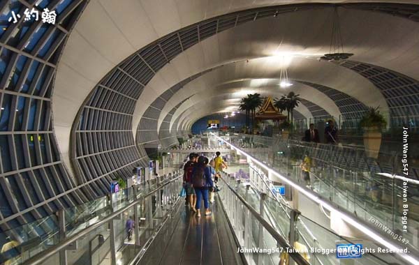 Suvarnabhumi Airport waiting area.jpg