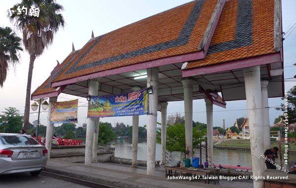 Ayutthaya Hua Raw Night Market Boat pier.jpg