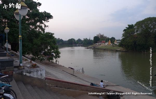 Ayutthaya Hua Raw Night Market Boat pier2.jpg