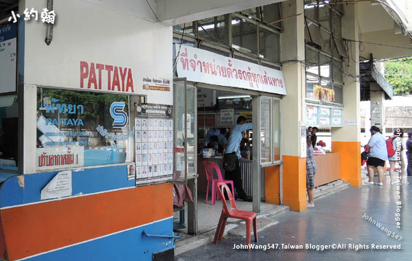 Ekamai Eastern minivans station.jpg Ekamai Eastern minivans station.jpg