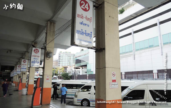 Ekamai Eastern minivans station3.jpg Ekamai Eastern minivans station3.jpg