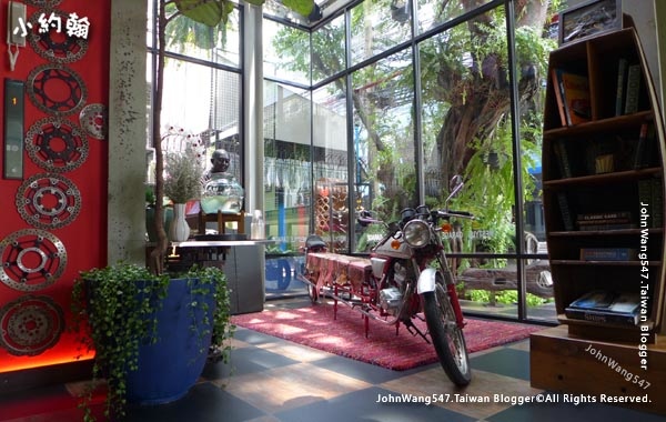 MeStyle Garage Hotel Bangkok lobby2.jpg