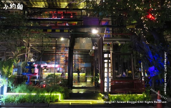 MeStyle Garage Hotel Bangkok night