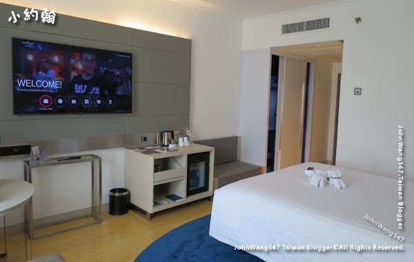 Novotel Siam Square Hotel Deluxe room4.jpg