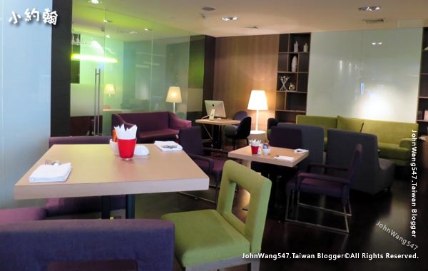 Novotel Siam Square Hotel Premier lounge.jpg