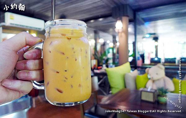 Siripanna Villa Resort Nakwan Cafe thai tea.jpg