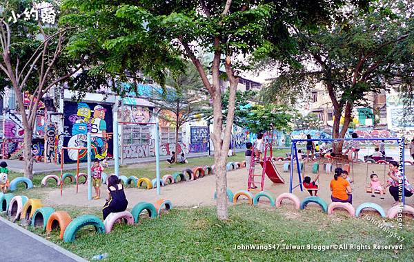 Chaloem La Park Bangkok Graffiti6.jpg