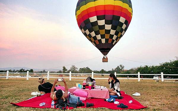 Chiangmai Hot Air Balloon Ride by Tethering.jpg