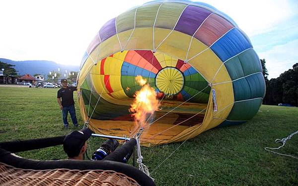 Chiangmai Hot Air Balloon Ride by Tethering2.jpg