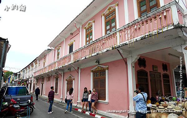 Pink House Phuket Street Art Soi Rommani2.jpg