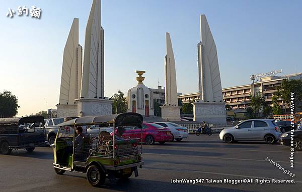 Bangkok Democracy Monument.jpg