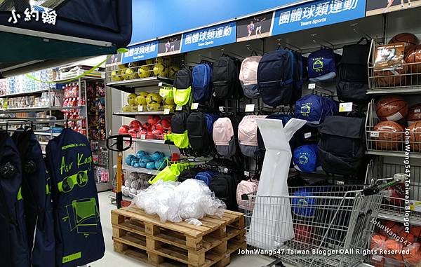 迪卡儂 家樂福重新店3.jpg