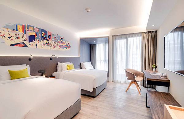 Triple Y Hotel room Samyan Mitrtown.jpg