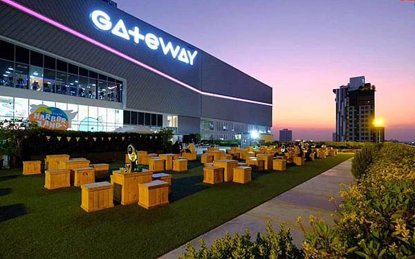 Gateway Bangsue sky bar.jpg