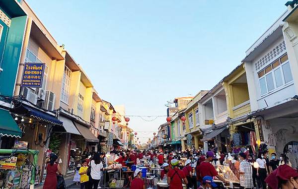 普吉鎮週日步行市集夜市Phuket Walking Street2.jpg