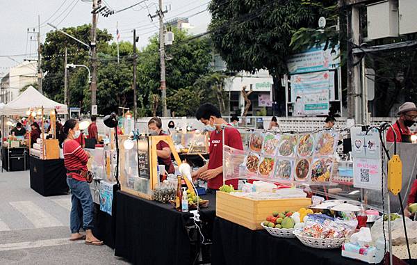 普吉鎮週日步行市集夜市Phuket Walking Street8.jpg