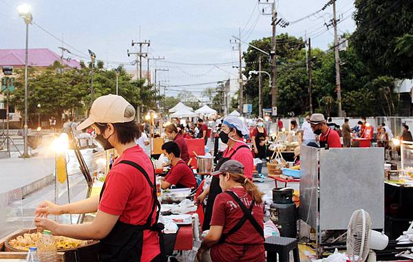 普吉鎮週日步行市集夜市Phuket Walking Street9.jpg