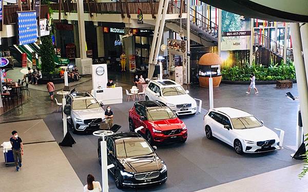 The Nine Center Rama 9 car show.jpg