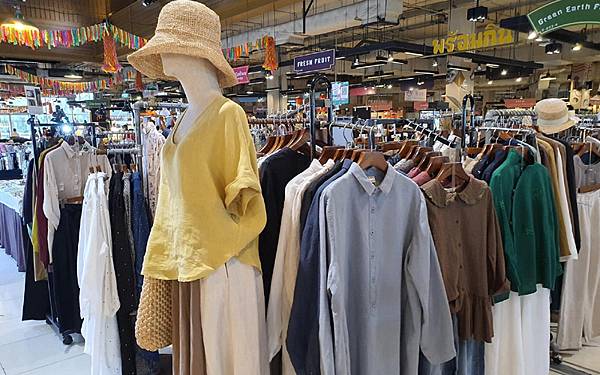 The Nine Center Rama 9 cloth flash market7.jpg