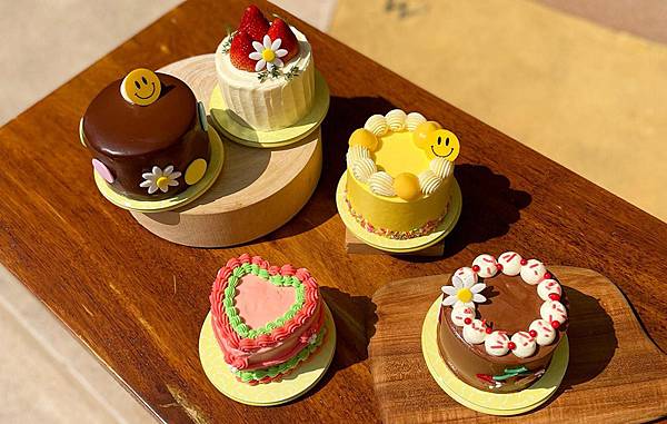 Yellow Spoon Pastry cakes1.jpg