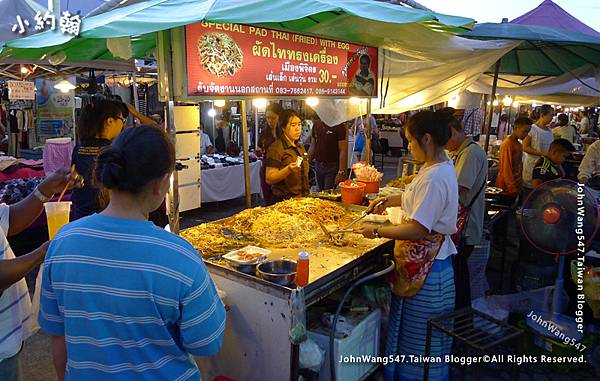 Night Market, Big C Extra Chiang Mai4.jpg