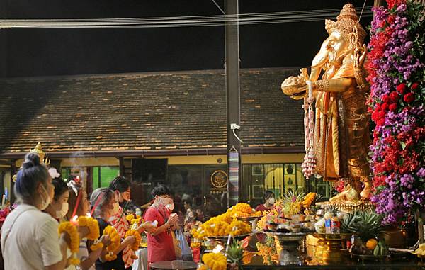 Phra Pikanet Ganesha Chiang Mai2.jpg