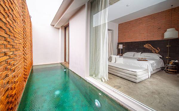 Sala Ayutthaya Hotel room with pool.jpg