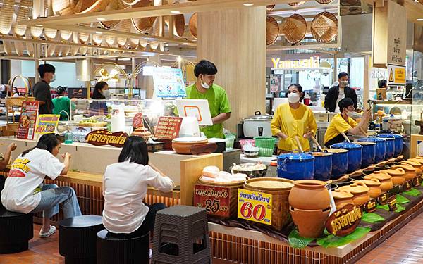 Central Ayutthaya food court1.jpg