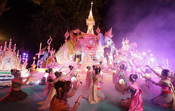 YeePeng Loy Kratong Festival Chiang Mai1.jpg