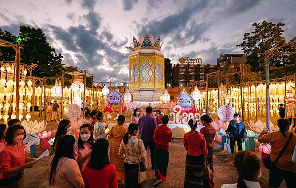 YeePeng Loy Kratong Festival Chiang Mai3.jpg