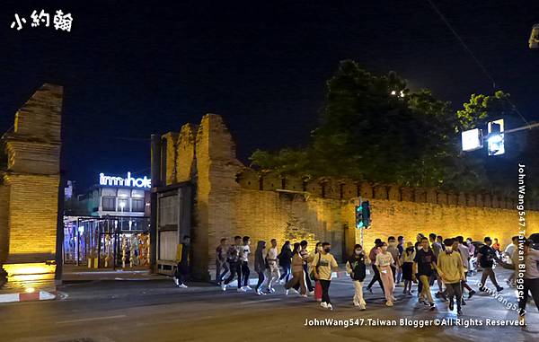 清邁古城塔佩門紅綠燈.jpg 清邁古城塔佩門紅綠燈.jpg