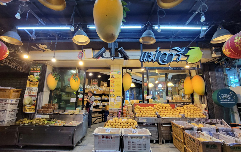 Mae Varee mango shop BTS Thong Lo.jpg Mae Varee mango shop BTS Thong Lo.jpg