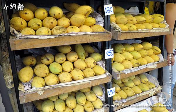 Mae Varee mango shop 2019.2.jpg Mae Varee mango shop 2019.2.jpg