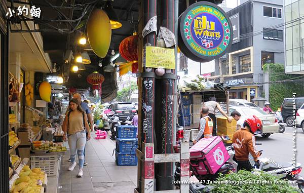 Mae Varee mango shop 2019.3.jpg Mae Varee mango shop 2019.3.jpg