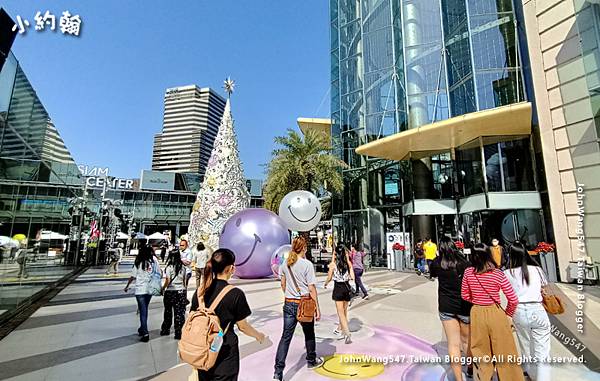 Siam Paragon Smiley  Bangkok Christmas Tree.jpg