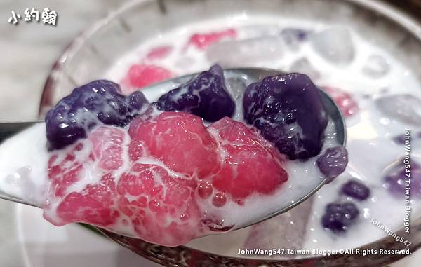 Pranakorn Water Chestnut in Cocount milk(Thap-Thim-krop).jpg