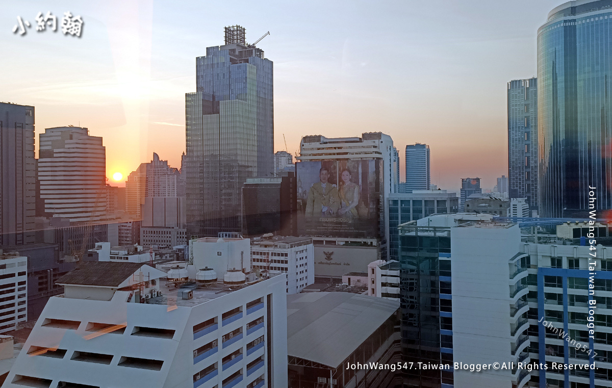 Le Meridien Bangkok Deluxe Guest room19.jpg