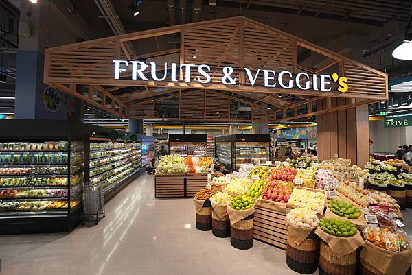 ICS Bangkok Mall-Lotus's Prive market2.jpg