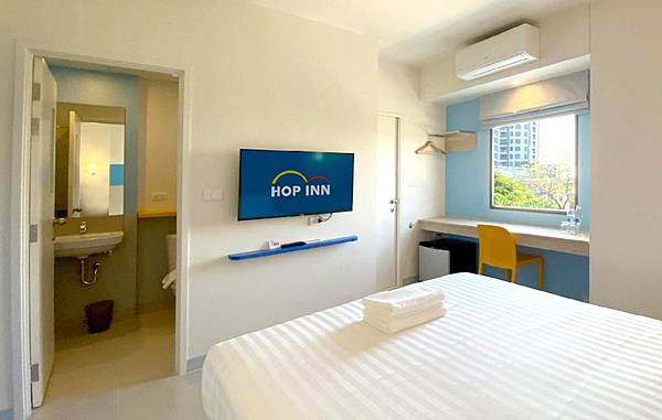 Hop Inn Bangkok Onnut Station Hotel room2.jpg