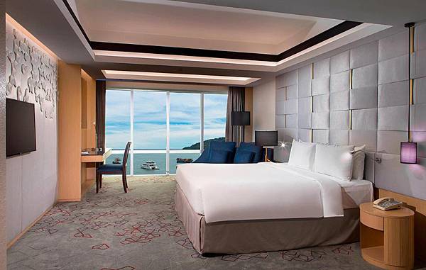 Le Meridien Kota Kinabalu Hotel seaview room.jpg