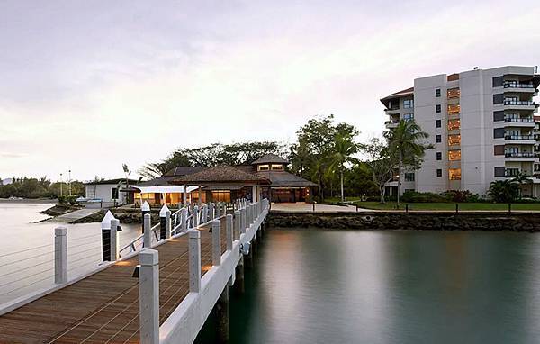 Shangri-La Tanjung Aru Resort STAR Marina Jetty.jpg