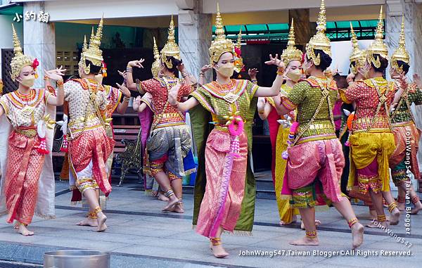 曼谷四面佛廣場Erawan Shrine百人謝神舞群6.jpg