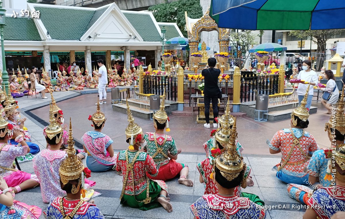 曼谷四面佛廣場Erawan Shrine百人謝神舞群10.jpg