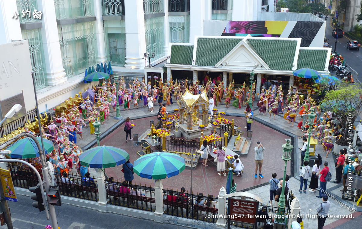 曼谷四面佛廣場Erawan Shrine百人謝神舞群9.jpg