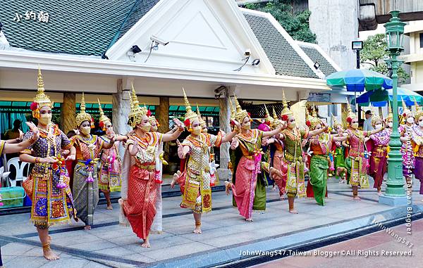 曼谷四面佛廣場Erawan Shrine百人謝神舞群8.jpg