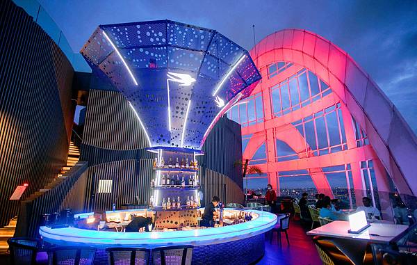 Red Sky Restaurant Centara Grand at Central World Hotel2.jpg Red Sky Restaurant Centara Grand at Central World Hotel2.jpg